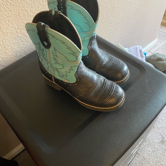 Miscellaneous items from Lele’s closet - Picture 15 of 16